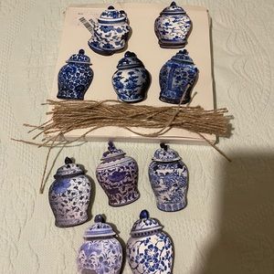 New in box wood blue willow vases w ties.